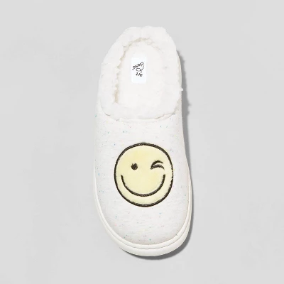 Kids' Percy Wink Smiley Face Clog Slippers - Art Class™ 4 Kids' Percy Wink Smiley Face Clog Slippers - Art Class™ - Image 2